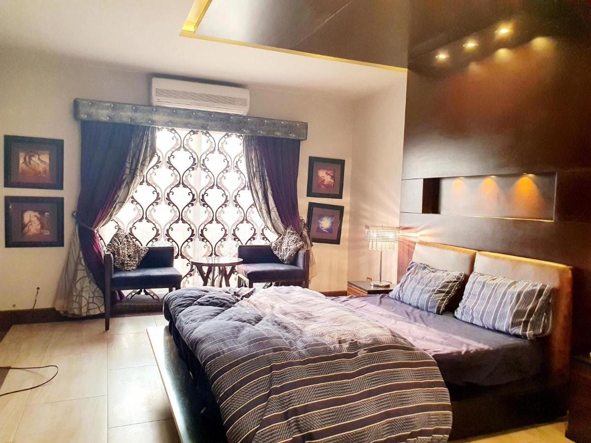 רוואלפינדי Luxurious Boutique One Bed Apartment In Bahria Town מראה חיצוני תמונה